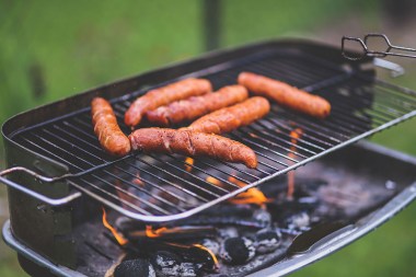 Grilling-sausages7